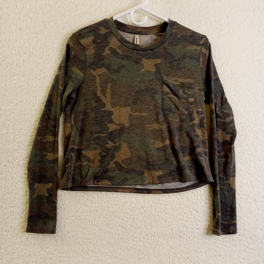Tresics Shirt Camo‎ Long Sleeve T-shirt Cropped Womens Small Green